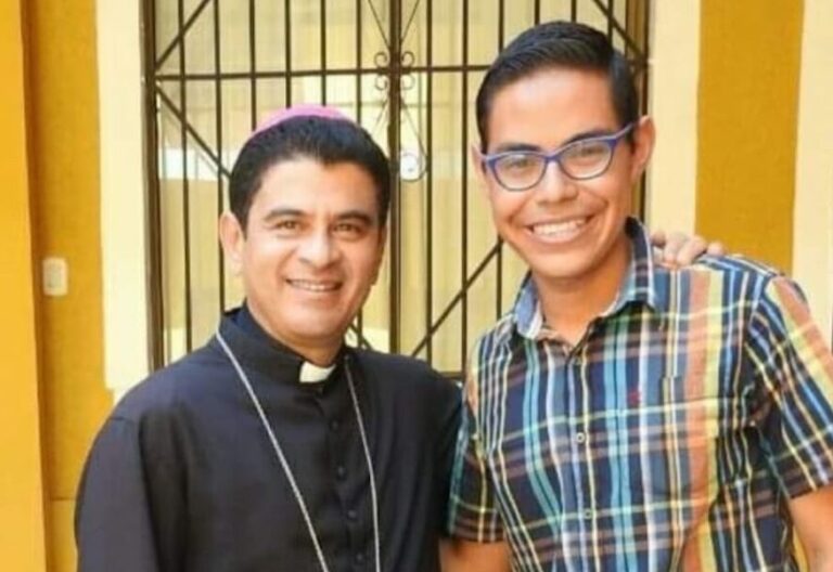 Obispo Rolando José Álvarez y Manuel Antonio Obando