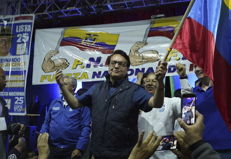 Francisco pide “un esfuerzo común” tras el asesinato del candidato ecuatoriano