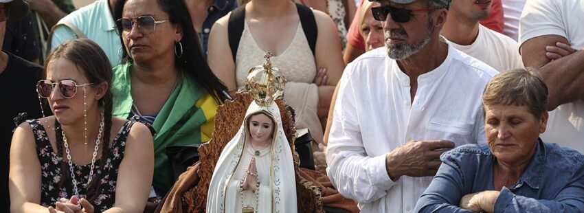 El cardenal Omella ya ha llamado a la niña que ha recuperado la vista en la JMJ: ¿Es o no un