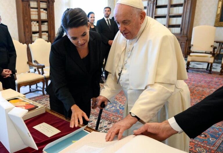 El Papa y la presidenta de Hungría comparten sus esfuerzos por el fin de la guerra en Ucrania
