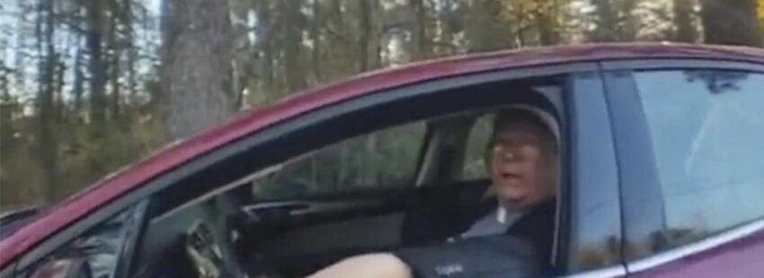 Vuelve al púlpito el pastor detenido con Trump