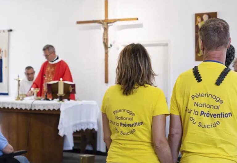 El santuario de Lourdes acoge una peregrinación de personas que han intentado suicidarse