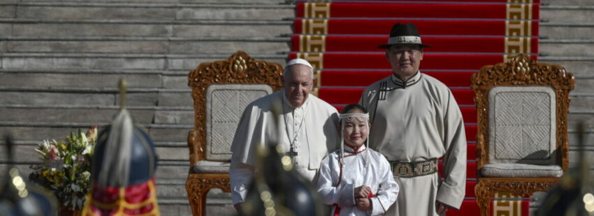 El Papa Francisco, en la ceremonia de acogida en Mongolia