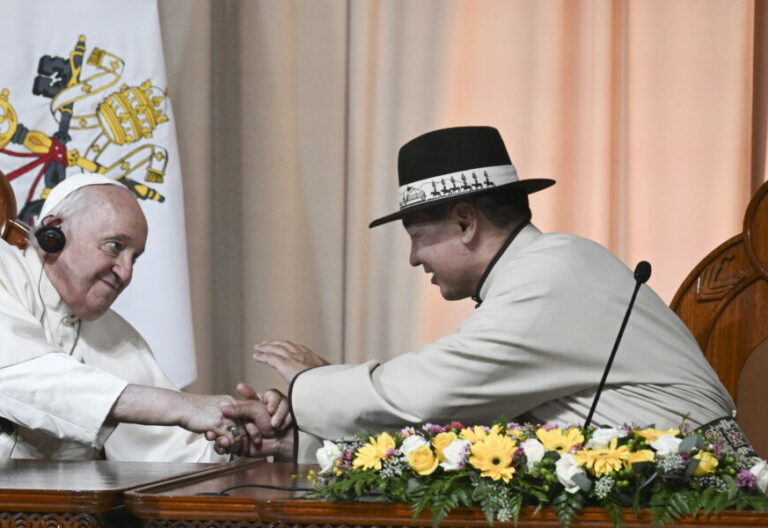 El Papa Francisco, en la ceremonia de acogida en Mongolia