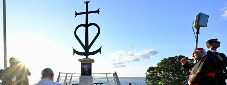 Francisco: “Sigamos los signos de Dios para que el Mediterráneo deje de ser un cementerio”