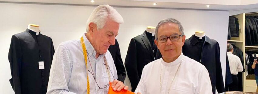 Luis José Rueda se prueba el traje cardenalicio: “Les pido oren mucho por mí”