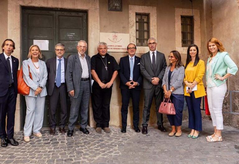 Francisco impulsa un acuerdo para ofrecer tratamiento dental gratuito para los pobres del entorno