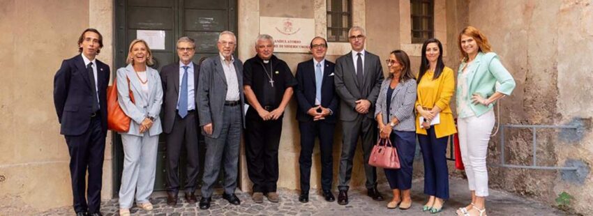 Francisco impulsa un acuerdo para ofrecer tratamiento dental gratuito para los pobres del entorno