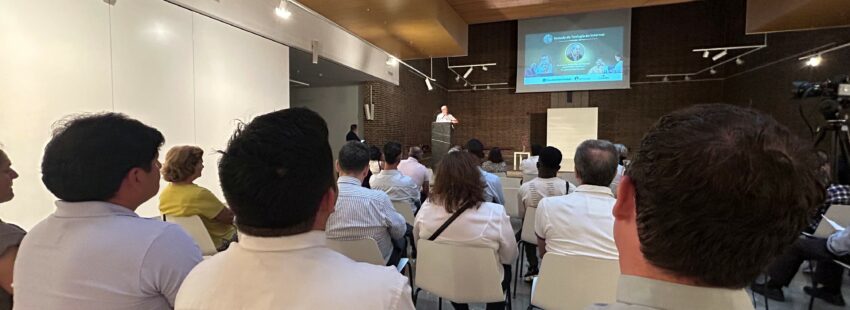 Agustín Domingo Moratalla, durante su ponencia