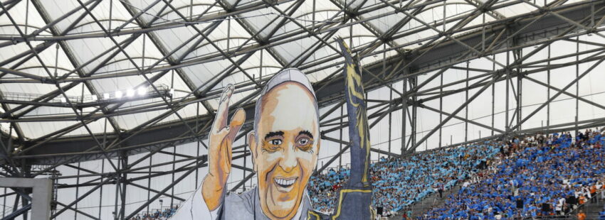 La laica Francia respalda con aforo completo a Francisco en Marsella