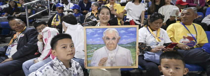 La misa de Francisco en Mongolia: una caricia a los chinos presentes que han desafiado a Pekín