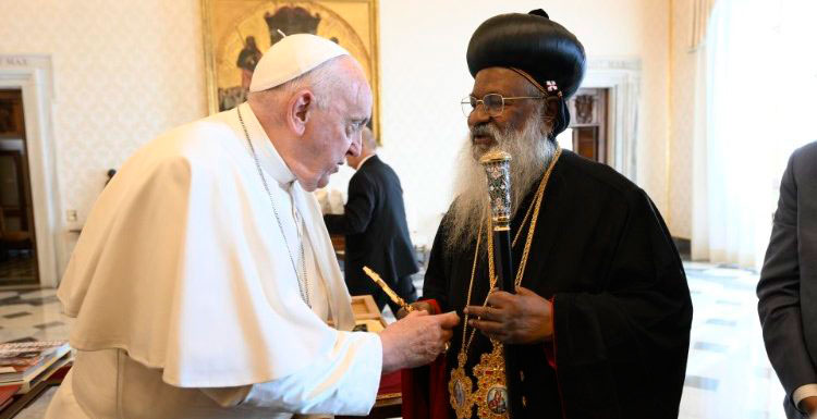 El papa Francisco con el metropolitano de la Iglesia Ortodoxa Siria de Malankara, Baselios Marthoma Mathews III