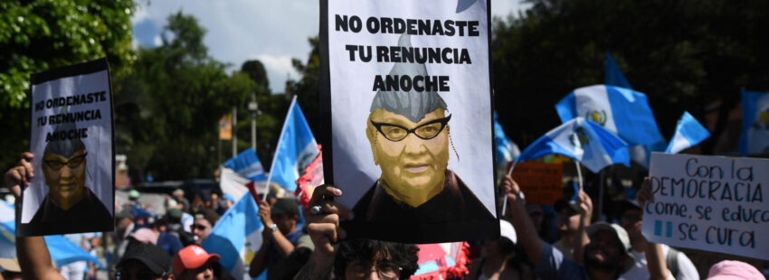 Manifestación en Guatemala pidiendo la renuncia de la fiscal general