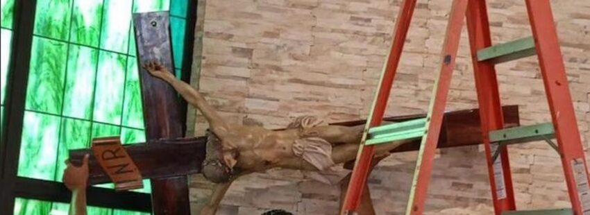 Retiran Cristo de la capilla de la Universidad Centroamericana. Agosto 2023