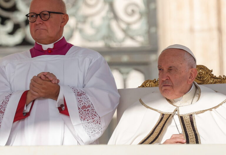 Vatican City (Vatican City State (holy See)), 04/10/2023.- Pope Francis leads a Holy Mass with the new Cardinals and opening of the XVI Ordinary General Assembly of the Synod of Bishops in Saint Peter's Square, Vatican City, 04 October 2023. (Papa, Obispo, Cardenal) EFE/EPA/GIUSEPPE LAMI