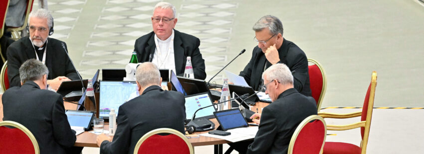 El cardenal Hollerich en el Sínodo