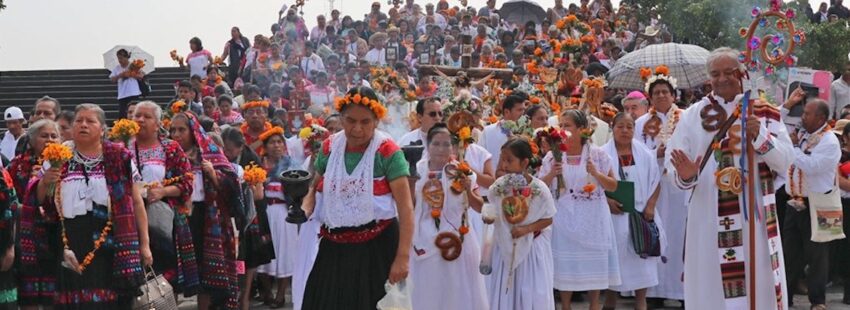 indígenas en la Basílica de Guadalupe en Ciudad de México
