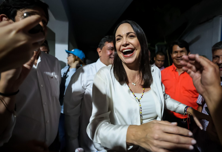 Retos de María Corina Machado, la contendora oficial de Maduro, según el jesuita Arturo Peraza