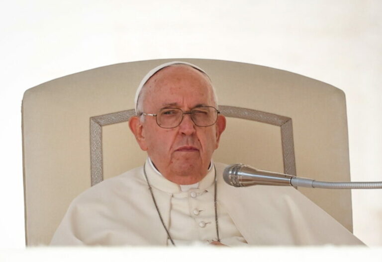El Papa Francisco, en la Plaza de San Pedro, en la audiencia general del 11 de octubre