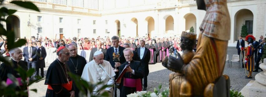Francisco recibe en audiencia a la Iglesia catalana, con motivos de los 800 años de la cofrafía