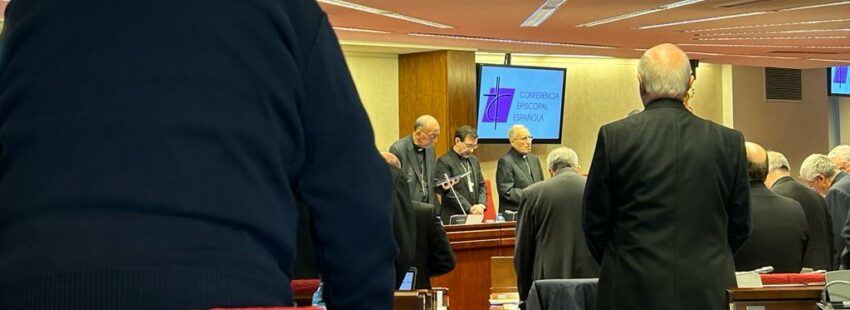Los cardenales Juan José Omella y José Cobo, en la Plenaria de la Conferencia Episcopal