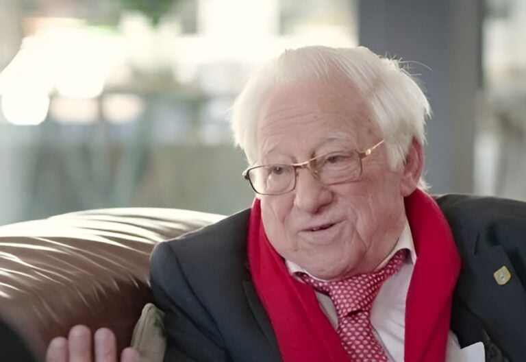 El padre Ángel, hospitalizado por un “problema de poca gravedad”