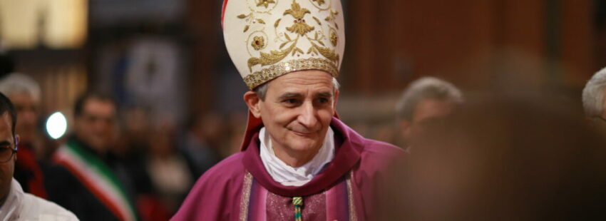 El cardenal Matteo Zuppi, en una eucaristía