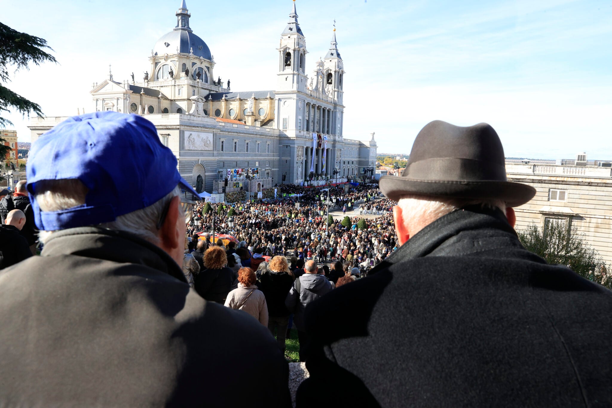 MADRID, 09/11/2023.- Madrid celebra la festividad de su patrona, la Virgen de la Almudena, en una