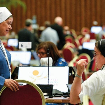 El Vaticano estudia una “reformulación” de las competencias del sacerdote para dar paso a