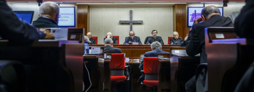 MADRID, 20/11/2023.- El presidente de la Conferencia Episcopal Española, Juan José Omella (c), preside la 123 Asamblea Plenaria este lunes en Madrid. EFE/ Aitor Martín.