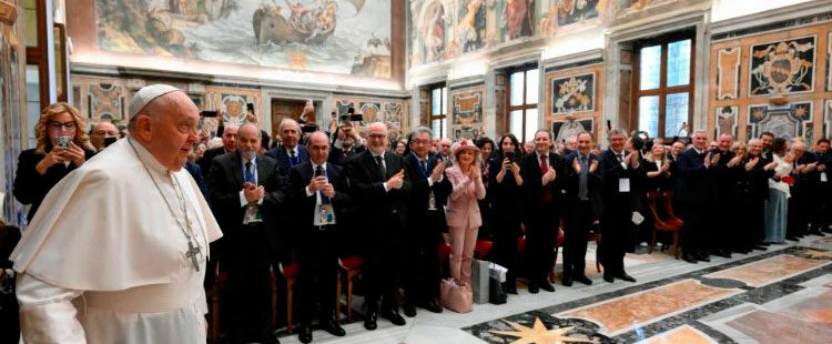 El papa Francisco en una audiencia con periodistas italianos