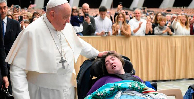 El papa Francisco en audiencia con médicos italianos