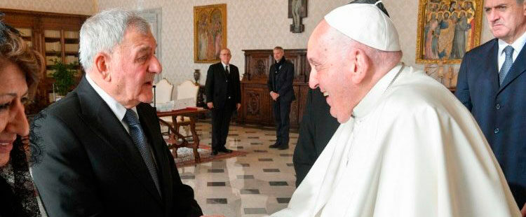 El papa Francisco recibe en audiencia al presidente de Irak