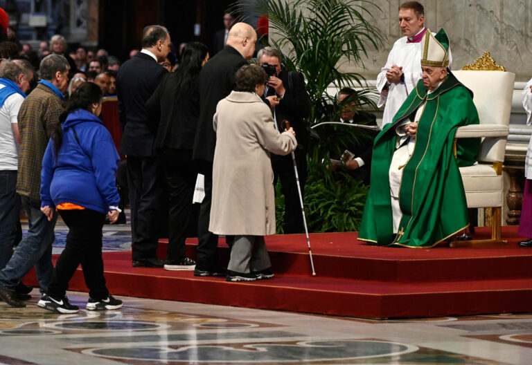 El papa Francisco en la misa por la VII Jornada Mundial de los Pobres