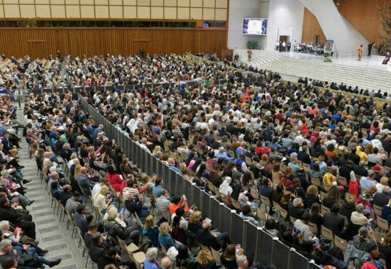 El Papa Francisco, con la Renovación Carismática