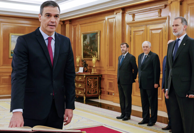 Pedro Sánchez promete la Constitución ante Felipe VI