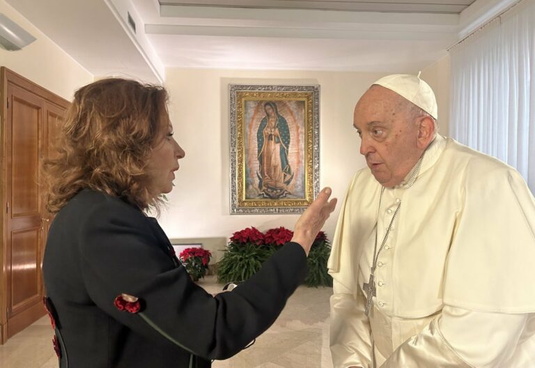 Papa Francisco y Valentina Alazraki