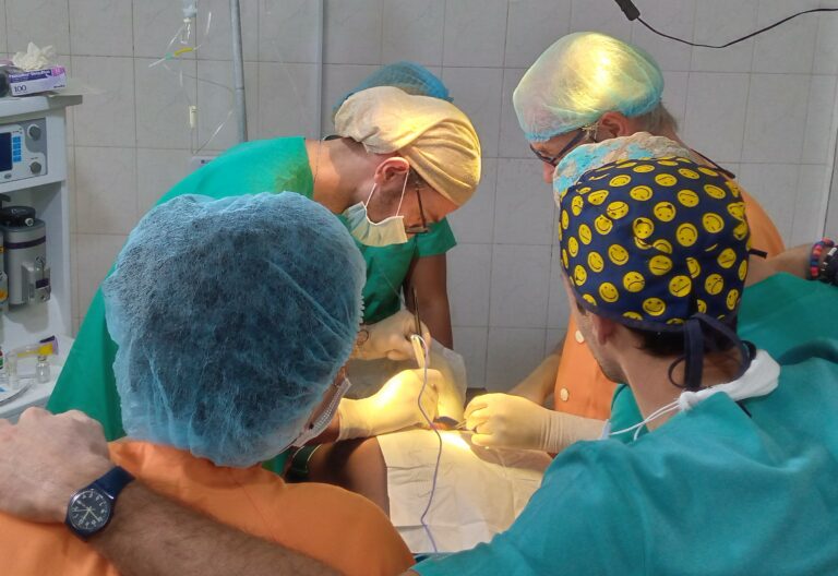 Médicos españoles voluntarios en Kinshasa