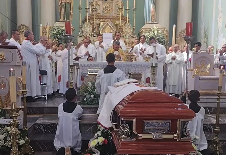 Funeral de un sacerdote asesinado en Jalisco