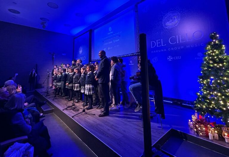 Hakuna crea ‘Del cielo’, un villancico inédito para la campaña de Navidad de Cáritas