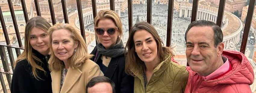 José Bono, con su familia en Roma