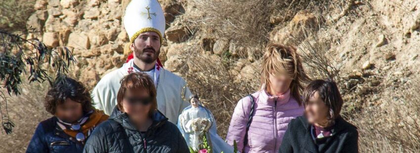 Un falso obispo celebra misas en Granada
