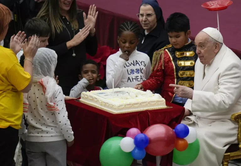 Y los cumplió feliz: expresiones de cercanía desde América Latina por los 87 años de Francisco