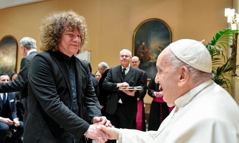 El Papa, con los artistas del Concierto de Navidad del Vaticano