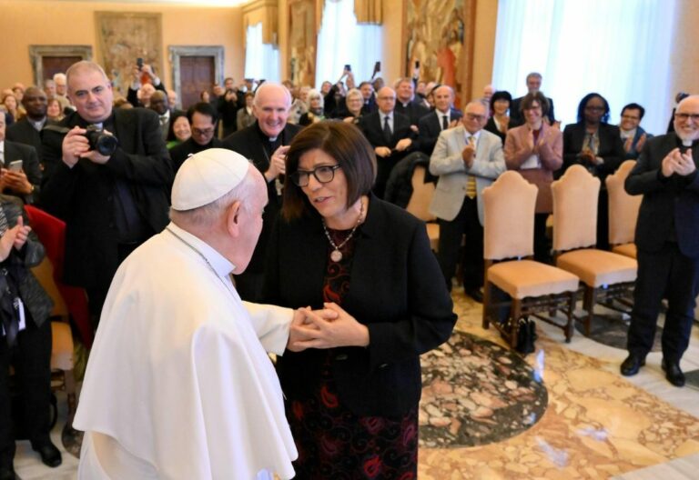 El Papa recibe a los focolares en el Vaticano al cumplir 80 años de su fundación
