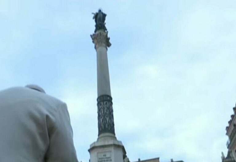 El Papa, ante la Inmaculada Concepción de Roma