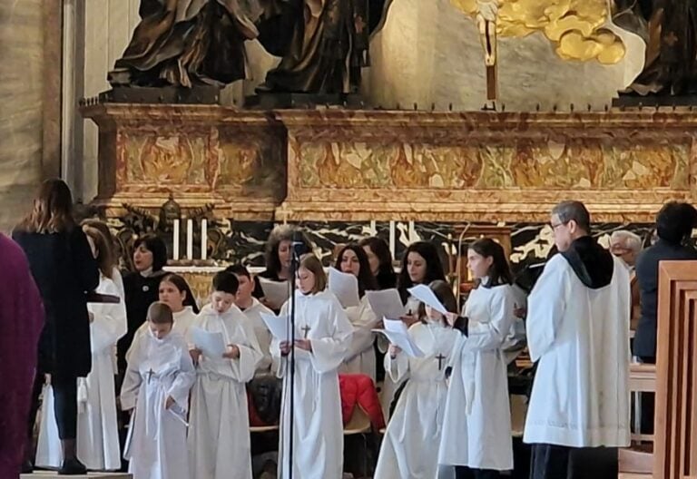 Coro de niños en la Basílica de San Pedro