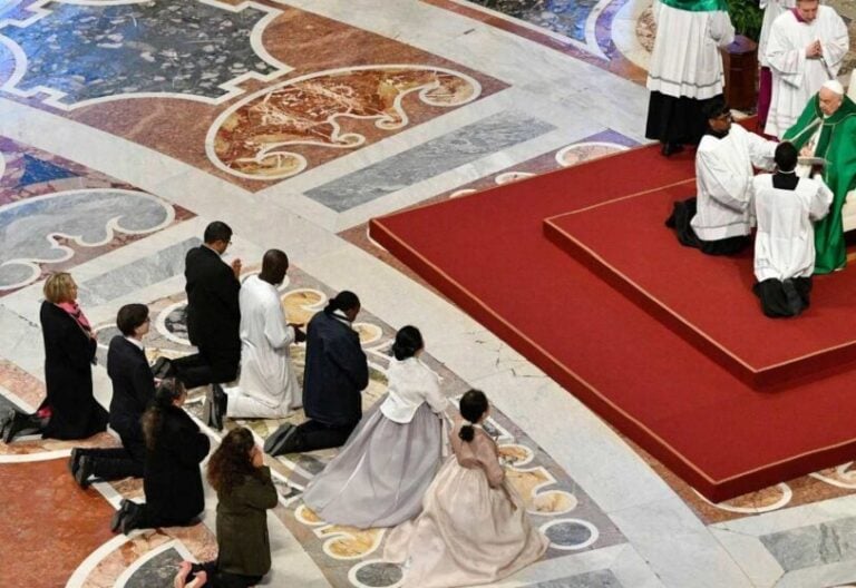 Dos brasileñas y una boliviana reciben del Papa el ministerio de lector y catequista