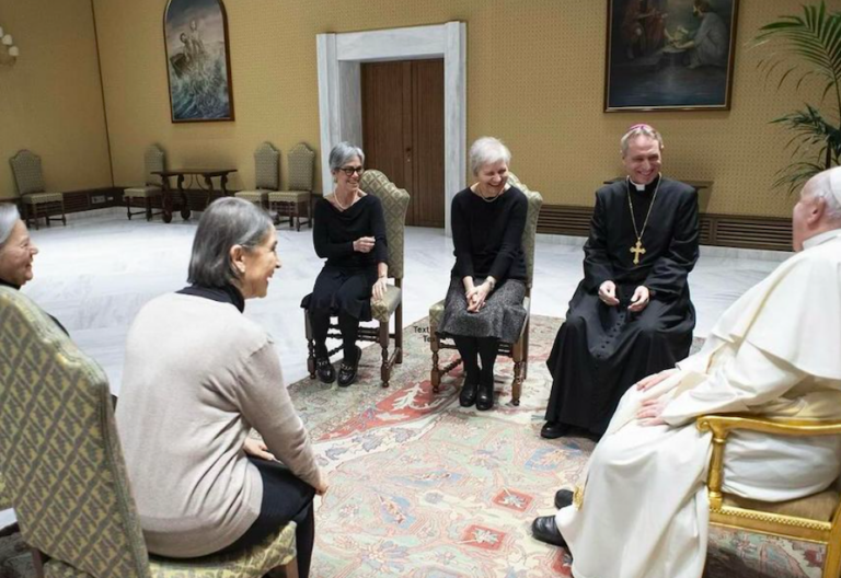 el papa francisco con georg ganswein