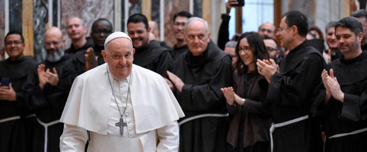 El Papa Francisco con la delegación del Studium Biblicum Franciscanum